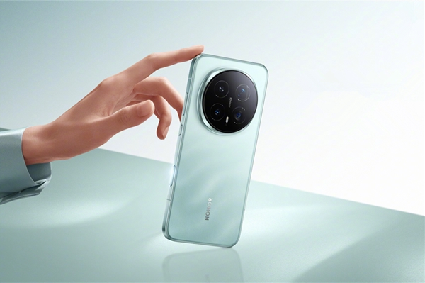 方飞：豆包手机让荣耀团队兴奋 荣耀AI赛道有了新伙伴