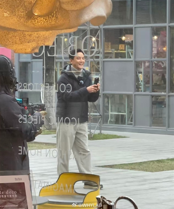 吳彥祖手持小米17 Ultra現身！