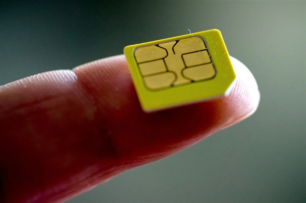 eSIM未掀熱潮！2026年主流旗艦堅守實體SIM卡槽