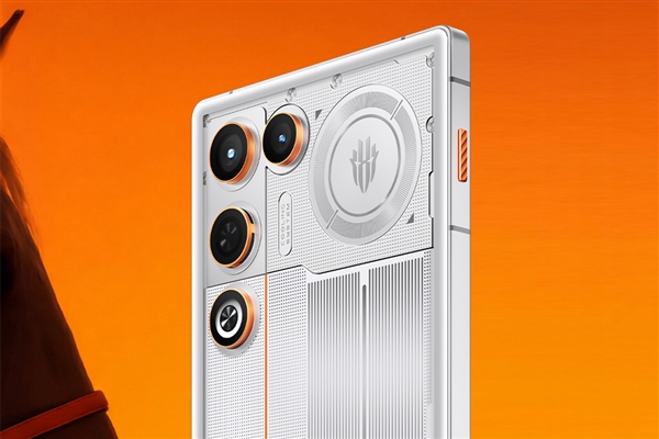 红魔高管喊话友商：所有跟进风扇的友商都欠红魔一句感谢