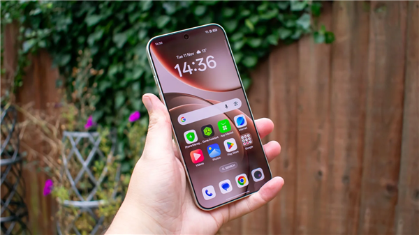 国屏之光！天马出样0.8mm四等边直屏：史上最窄边框来了