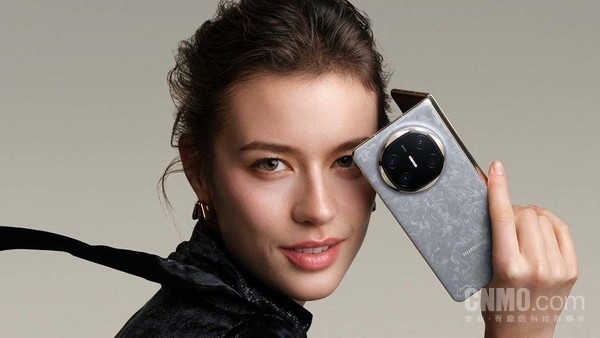 中國摺疊屏手機用戶畫像出爐 近半數月收入達1-2萬元