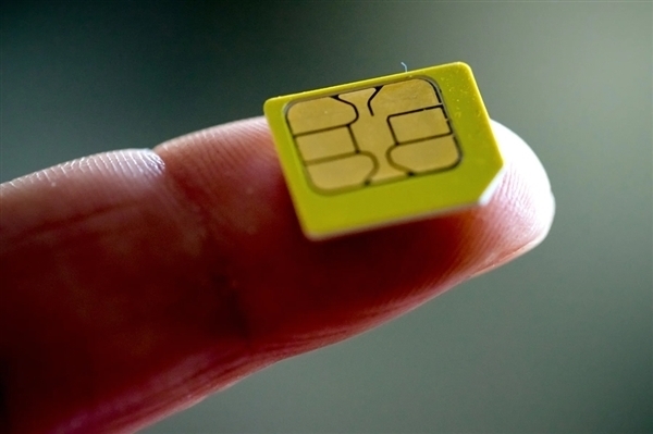 一張手機SIM卡含0.02克黃金 網友想試：官方回應 後果嚴重