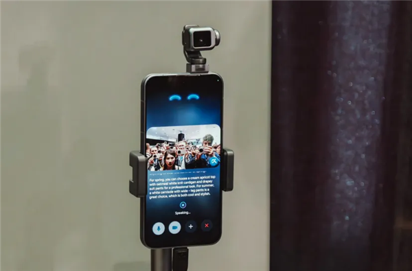 全球首款機器人手機！榮耀Robot Phone亮相：今年就量產