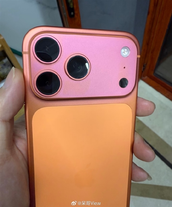 崩潰！蘋果17褪色遭集體投訴：我13999官方店買後橙色變粉