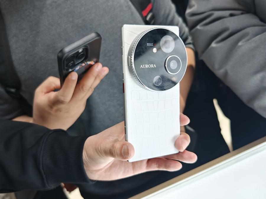 黃金版價格超10萬元！追覓手機亮相AWE