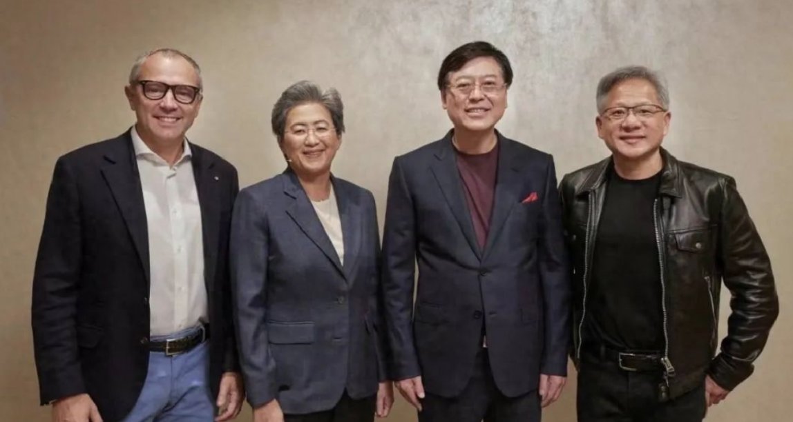 老黃、蘇媽世紀同框！聯想與芯片巨頭合作，人人將有專屬大模型！