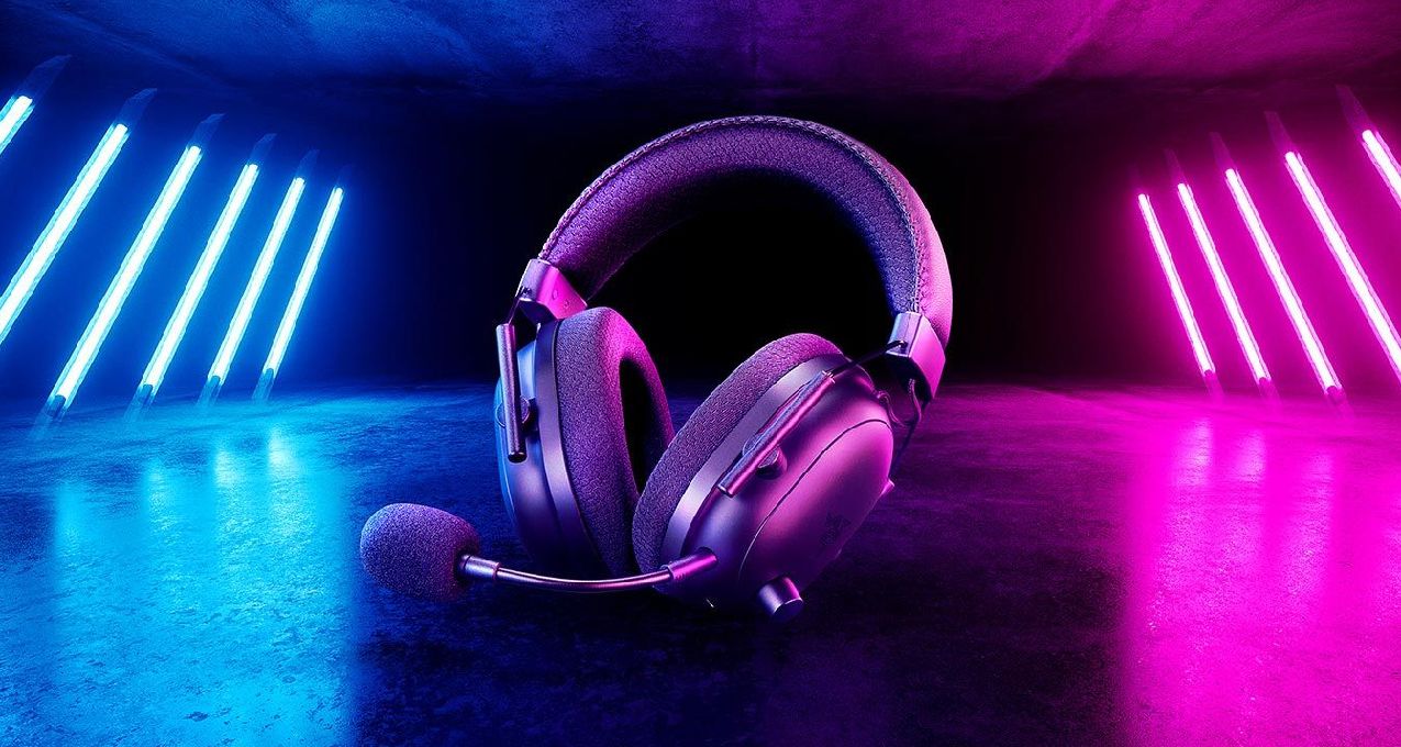 充电15分钟，游戏6个小时？顶级旗舰耳机 雷蛇旋风黑鲨V2PRO 2023