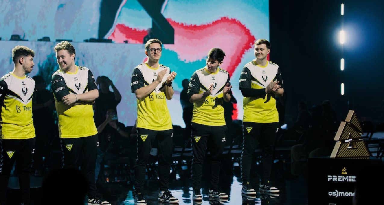 電競報報堂12月17日小蜜蜂、FaZe會師決賽；AR、G2.IG落敗