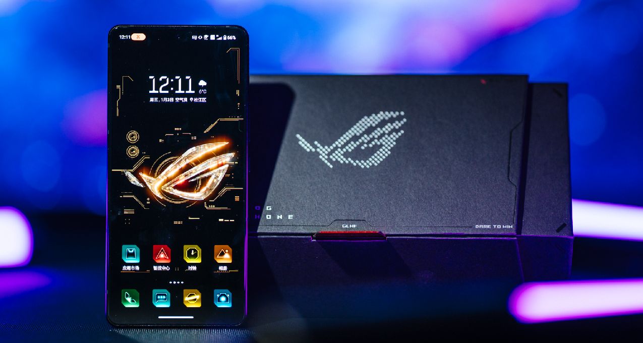 ROG遊戲手機8 Pro搶先看：掌機與手機合體的新形態