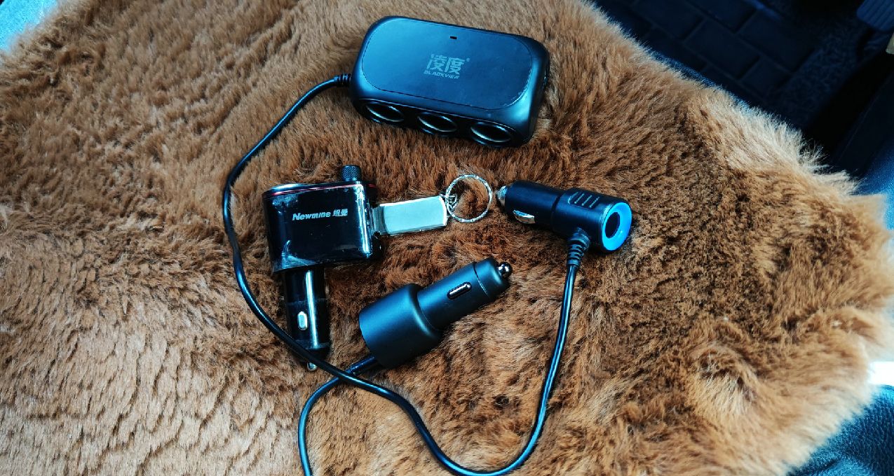 入手小米100W車載充電器，第一次使用就翻車，但我卻覺得賺了！