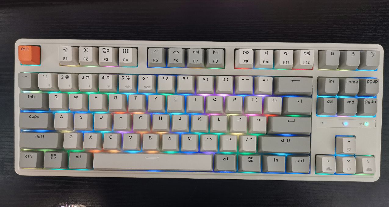 二百元內，入手三模客製化機械鍵盤——SKN巴蛇pro