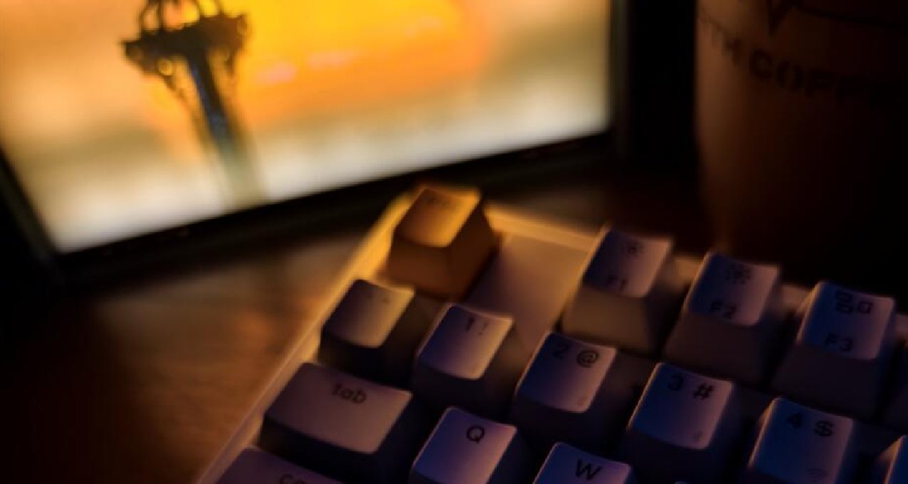 二百出头拿下复古全配列键盘：SKN九凤PRO-霞帔的落日与蓝调