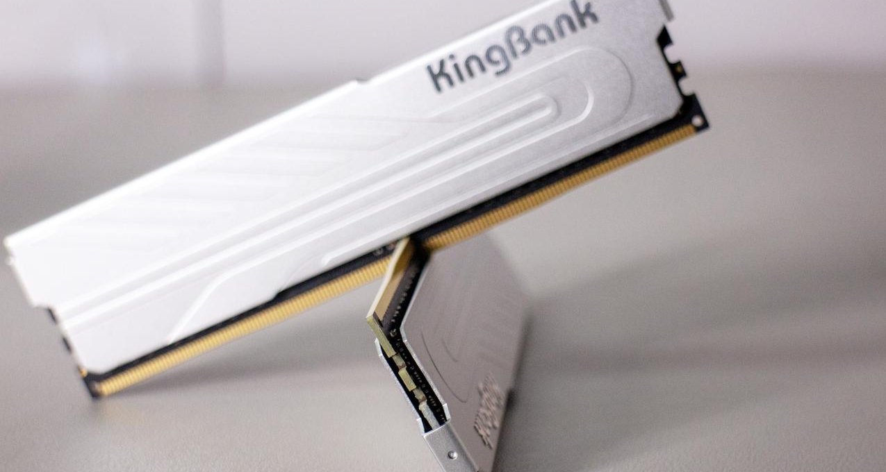 低价位内存条的神？金百达银爵DDR4 3200频率内存 性价比拉满