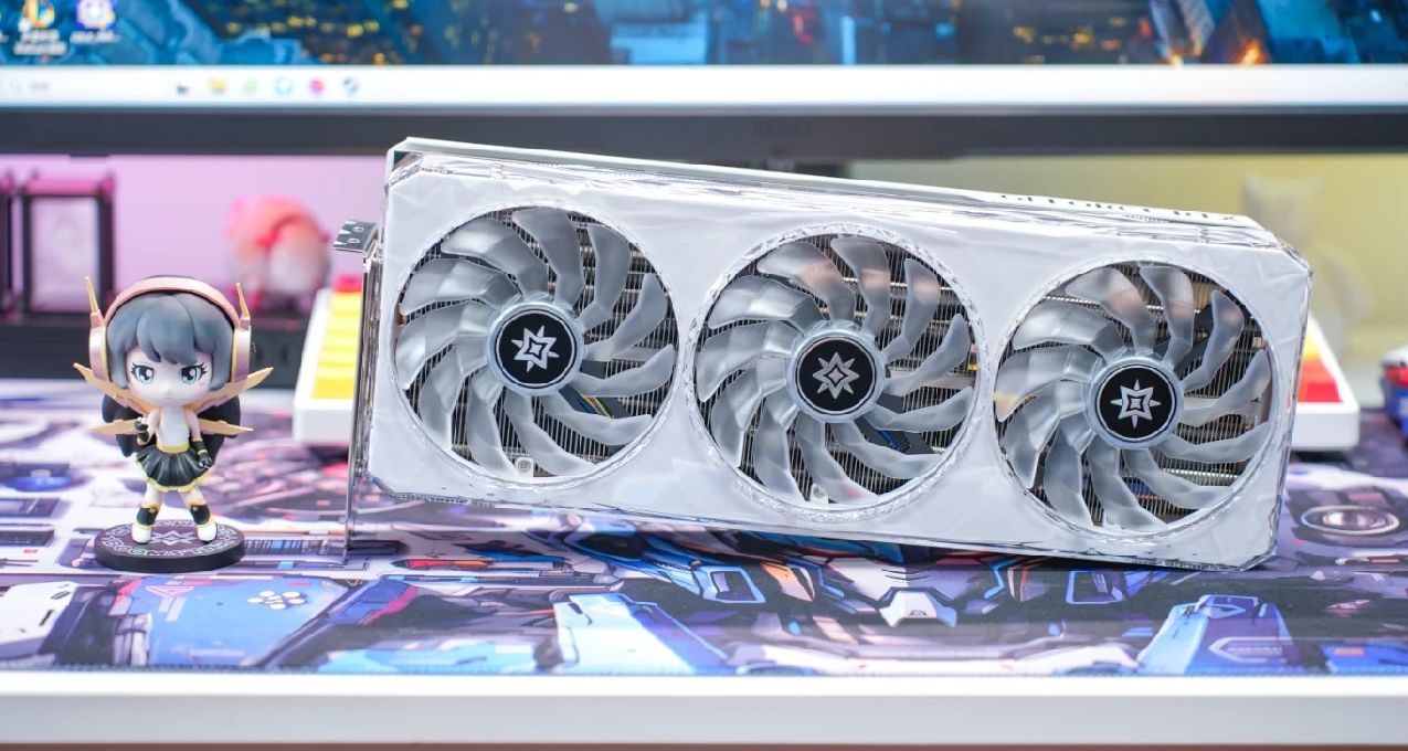 居然砍歪了？老黄精湛刀法失手！影驰RTX4080 SUPER星曜OC实测