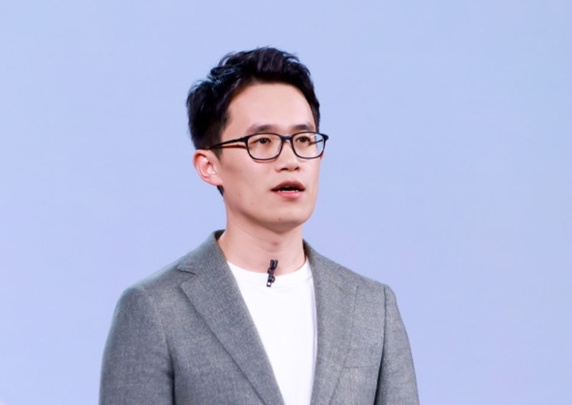 王腾接替卢伟冰升任Redmi总经理