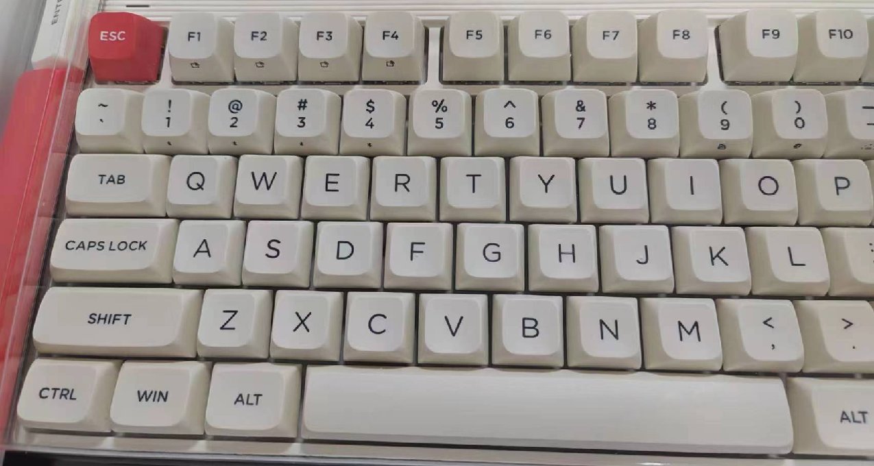 性價比與顏值並存的簡約鍵盤：HEXCORE W800