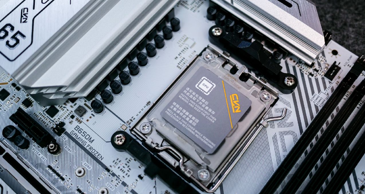 支持銳龍8000系，七彩虹CVN B650M GAMING FROZEN V14戰列艦主板