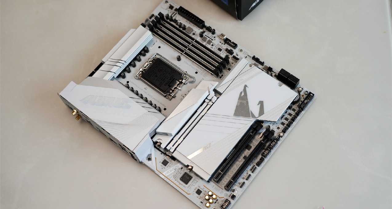 技嘉Z790冰雕X主板：性能與美學的完美結合，無與倫比的用戶體驗