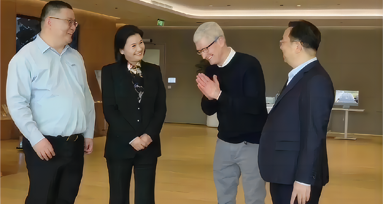 苹果态度大转变，库克现身中国修复关系，华为回归iPhone卖不动了