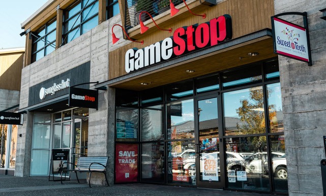 全球最大游戏零售商GameStop股价暴跌  将进行裁员