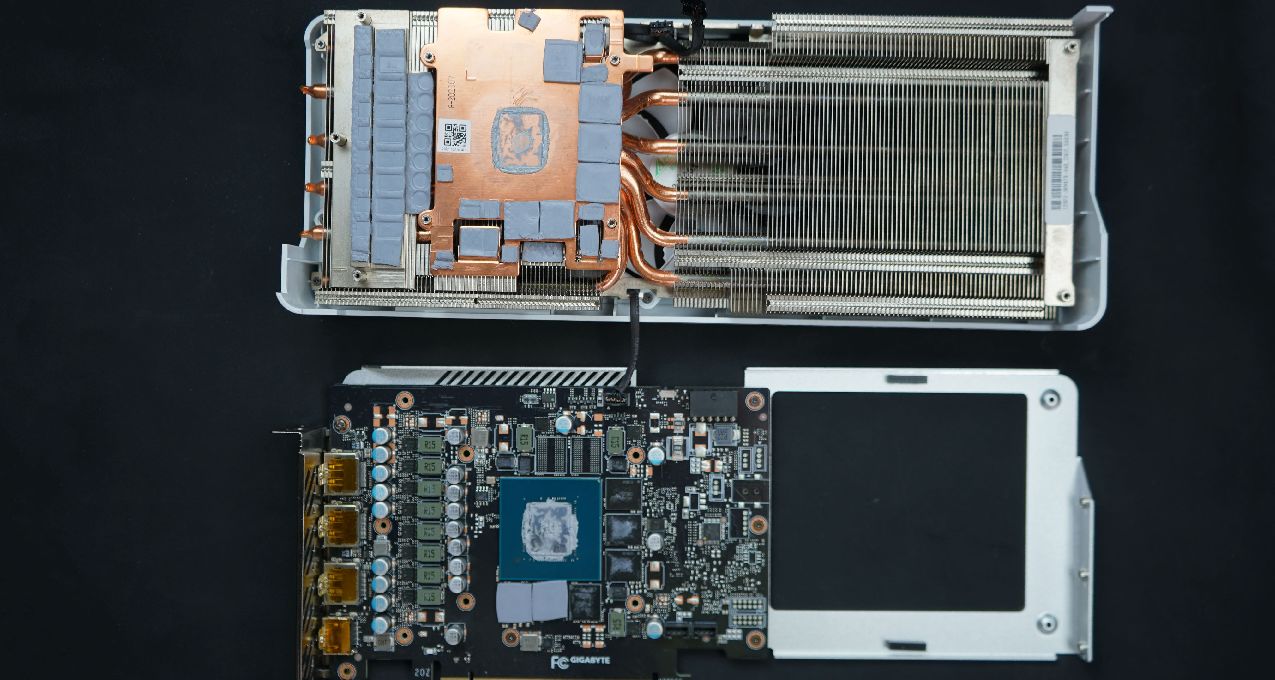 過季換顯卡？技嘉雪鷹 RTX 4070 AERO OC 12G裝機實測(附拆解)