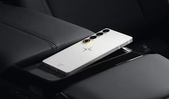 首款極星手機Polestar Phone發佈：7388元