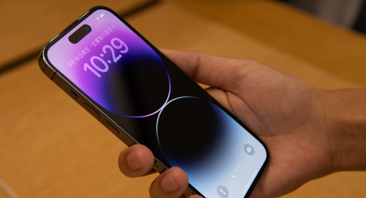 苹果警告用户：iPhone 充电时切勿放在枕头或毯子下面