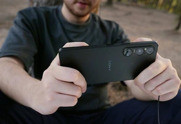 索尼Xperia 1 VI手機官圖曝光：砍掉祖傳4K帶魚屏、配驍龍8 Gen3