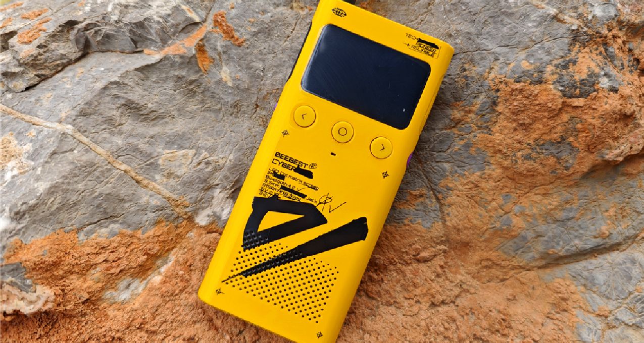 戶外旅行伴侶，極蜂輕薄戶外對講機，好看又實用，你值得擁有！