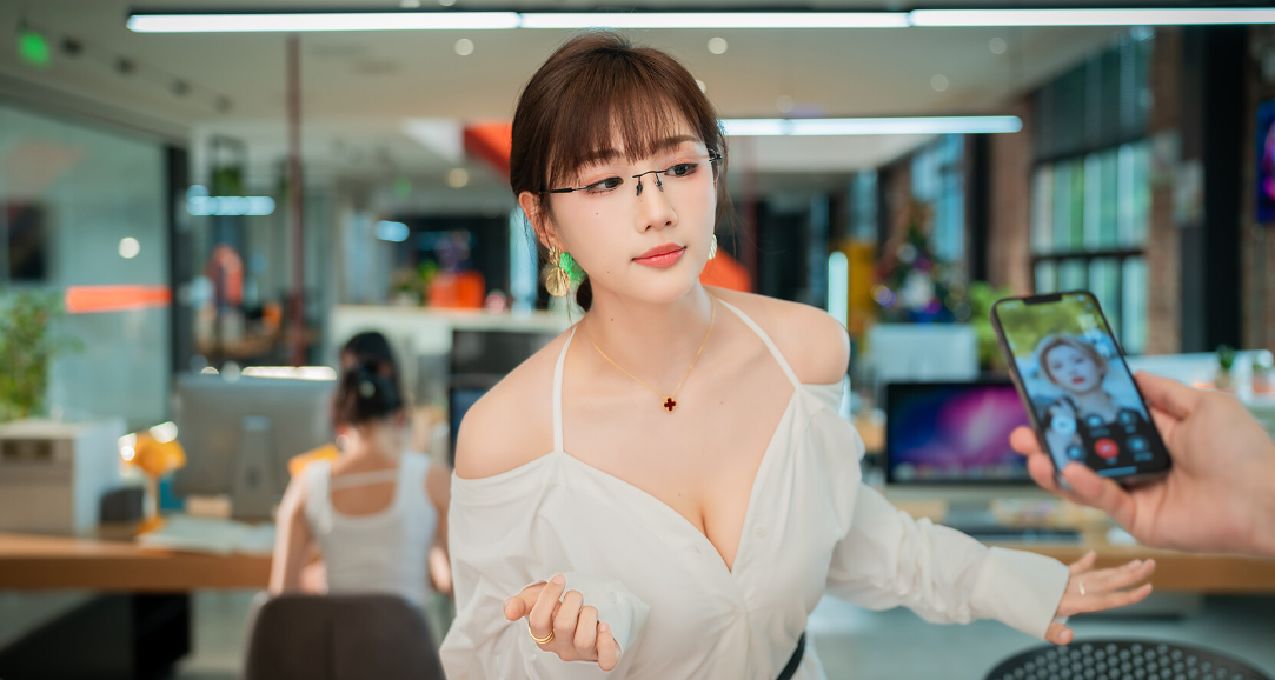 再一次回到那个夏天，真人模拟的出圈之作，顾易你大学这样玩？
