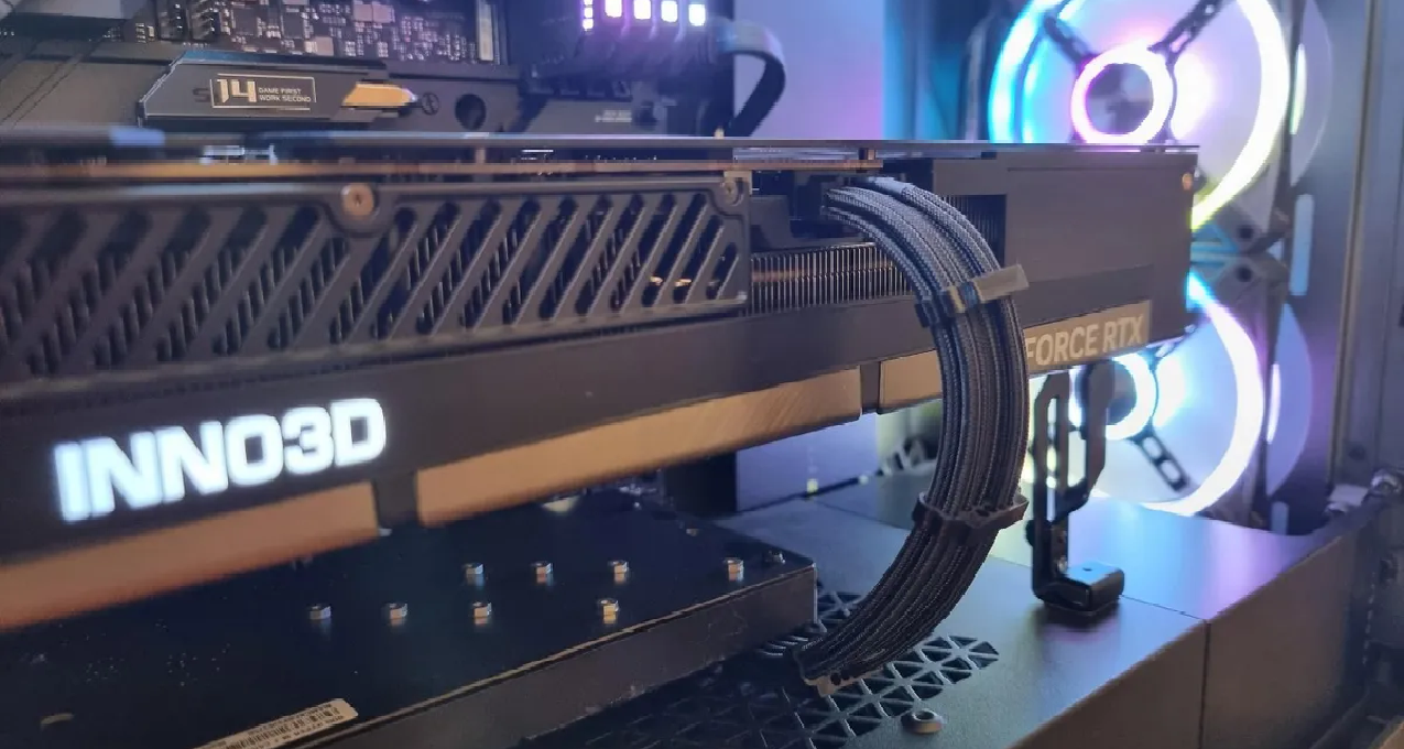 关于RTX 5090电源接口问题，老款12VHPWR线缆被官方提醒别用了