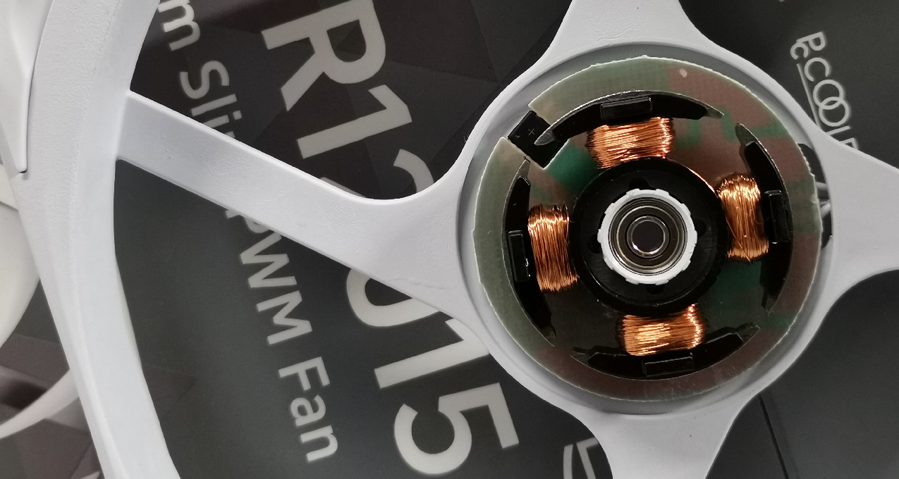 滾珠軸承的代價：超頻三F5-R12015散熱風扇