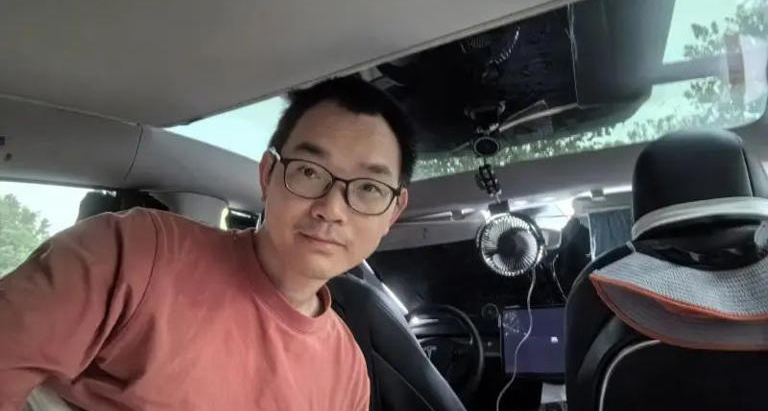 深圳一程序员，3年多睡在车里不租房，洗浴在公园！