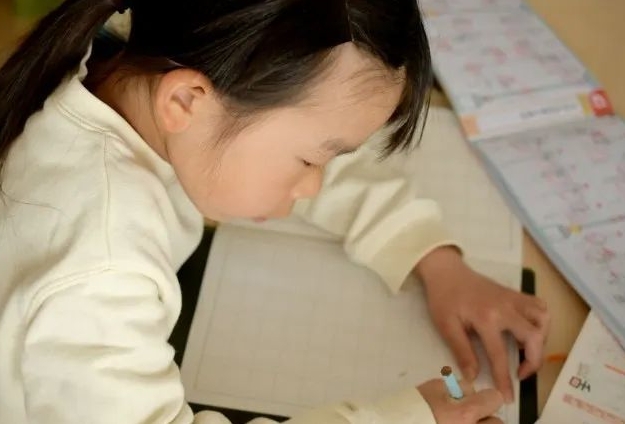 想被AI取代的妈妈们