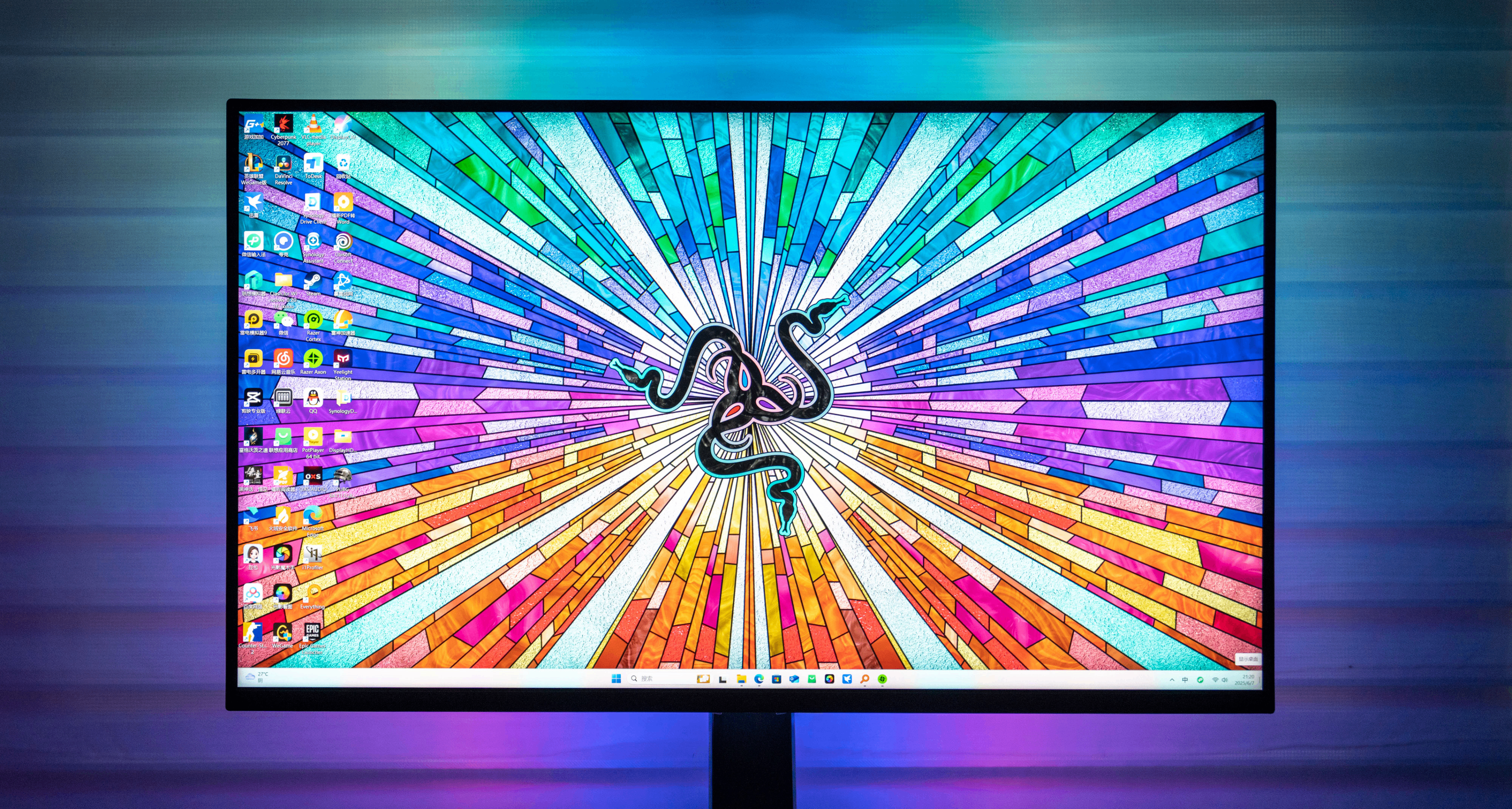 电竞玩家该选 QD-MiniLED 还是 LCD，看完雷鸟 32U8 你就明白了