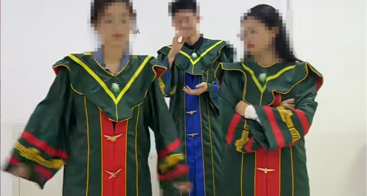 北理工绿色基调的学位服，成功出圈，引起同学吐槽！