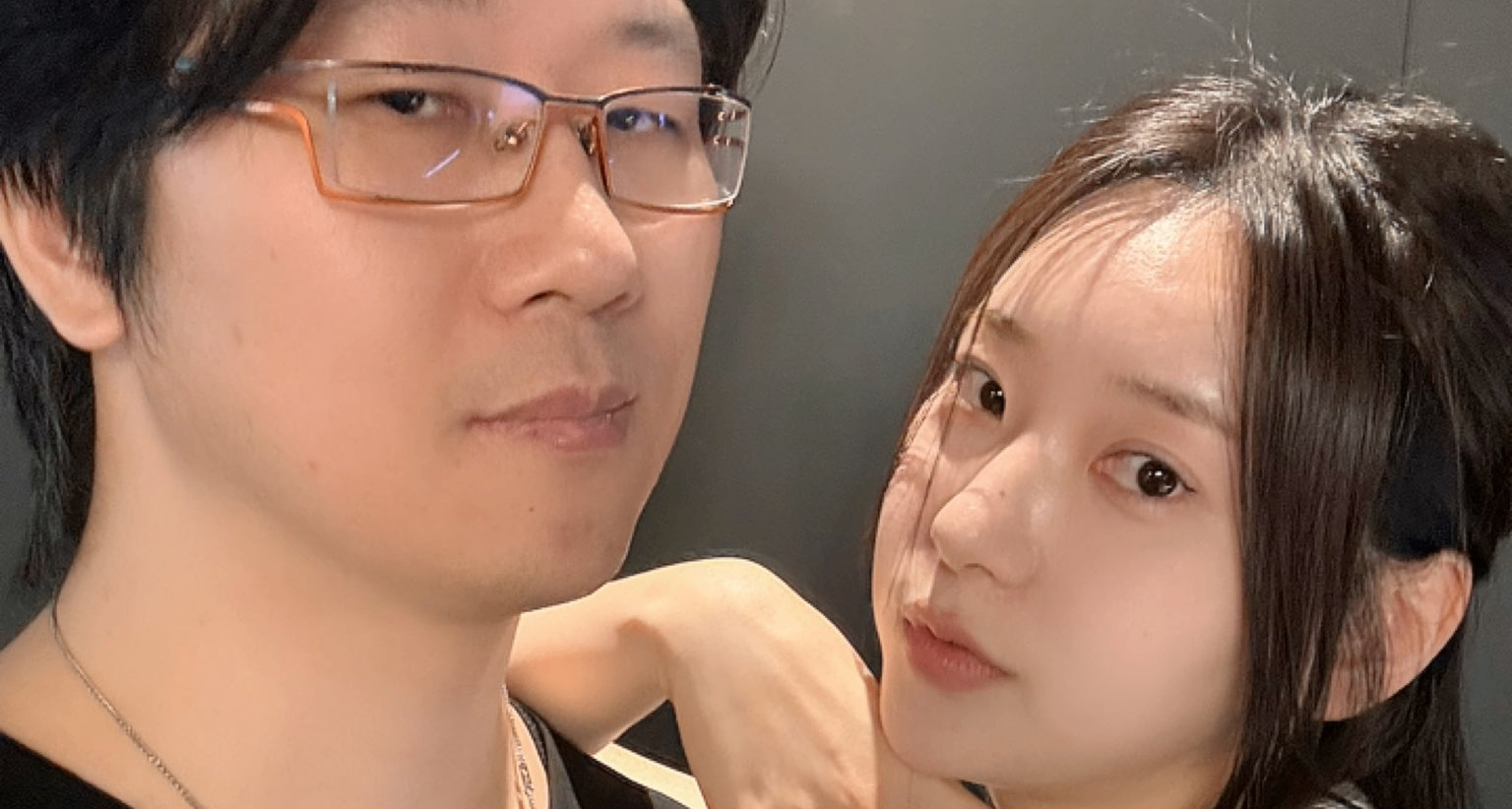 劍星上線4天均突破15W在線，體模申才恩發佈與金亨泰的新合照