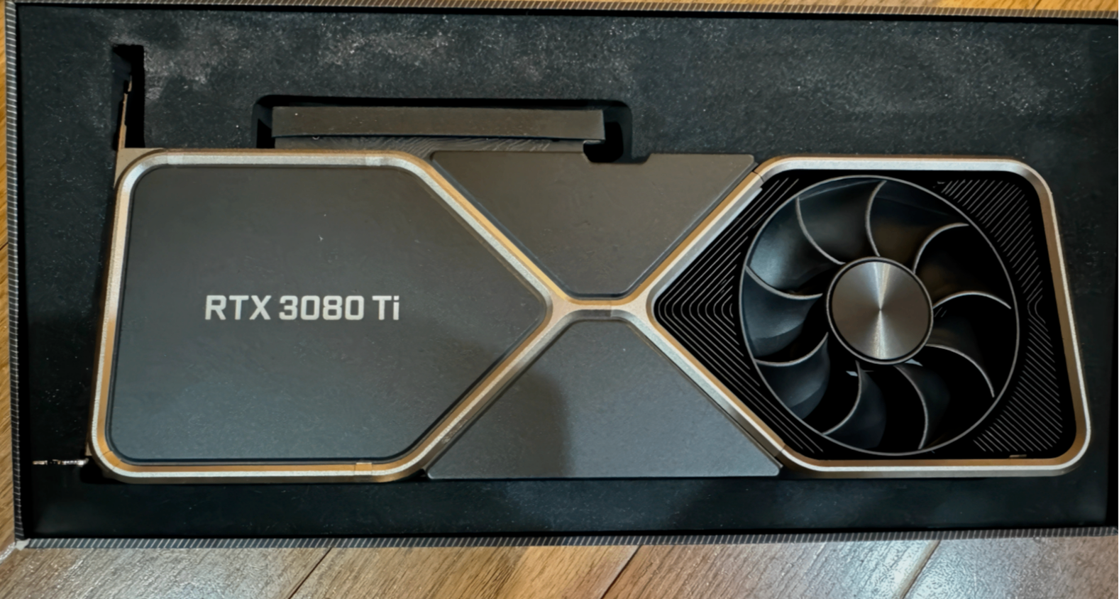 RTX 3080Ti 20GB現身海外，但這次是英偉達官方公版！