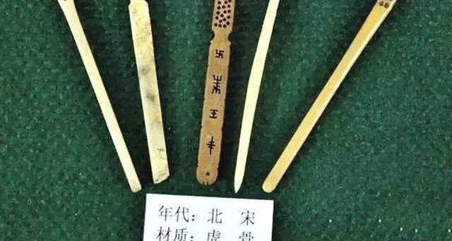 古代人也要刷牙嗎？廢話，不刷牙也會用其他辦法呀