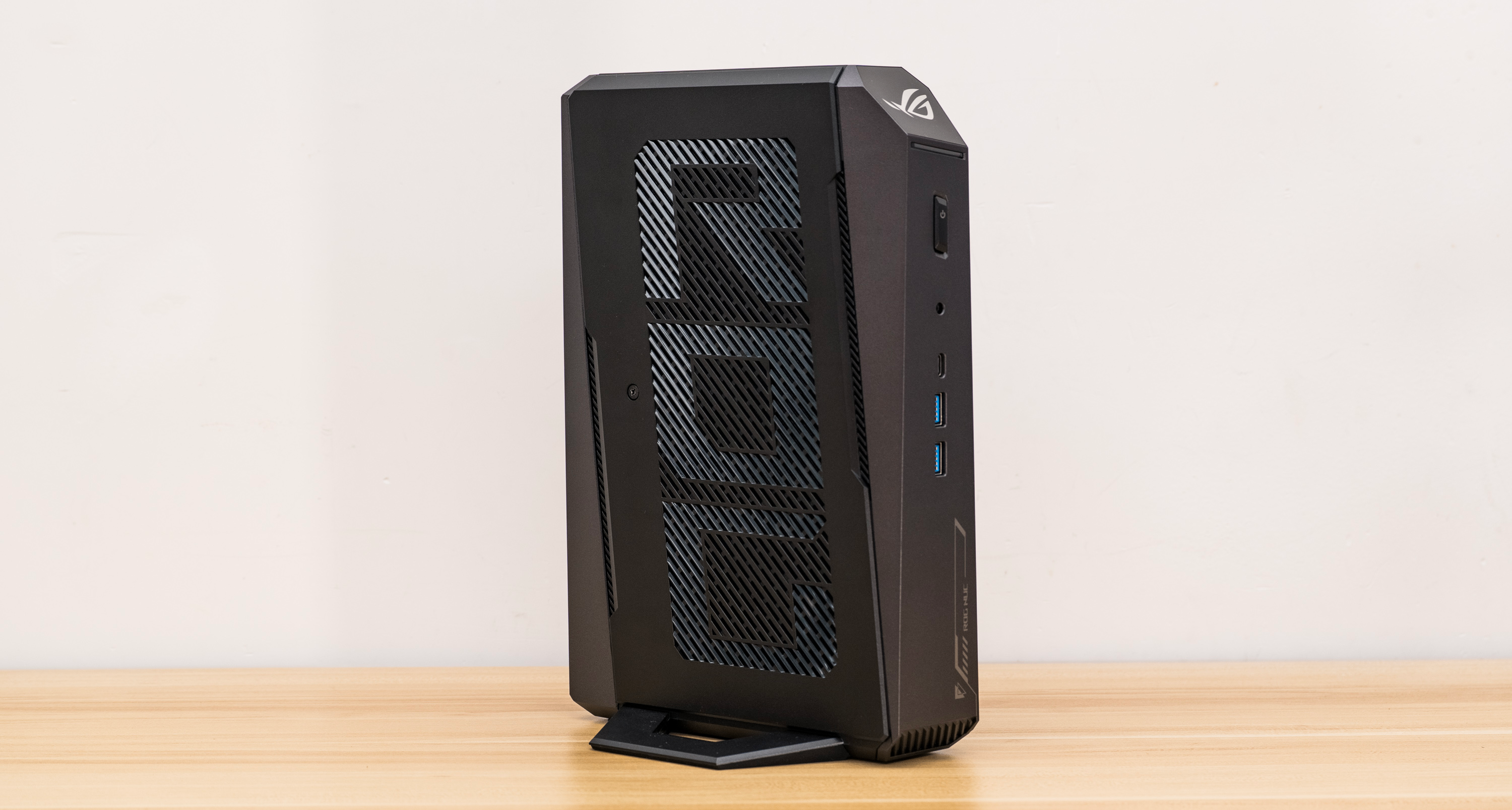 ROG NUC 2025 迷你主機測評：富哥們救一救啊
