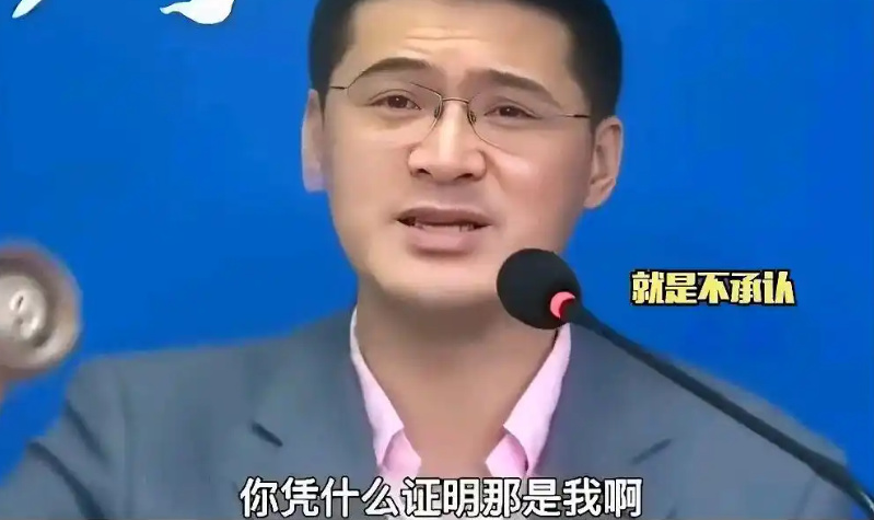 機器人足球大賽看起來挺燃的，也不知道在燃些什麼。