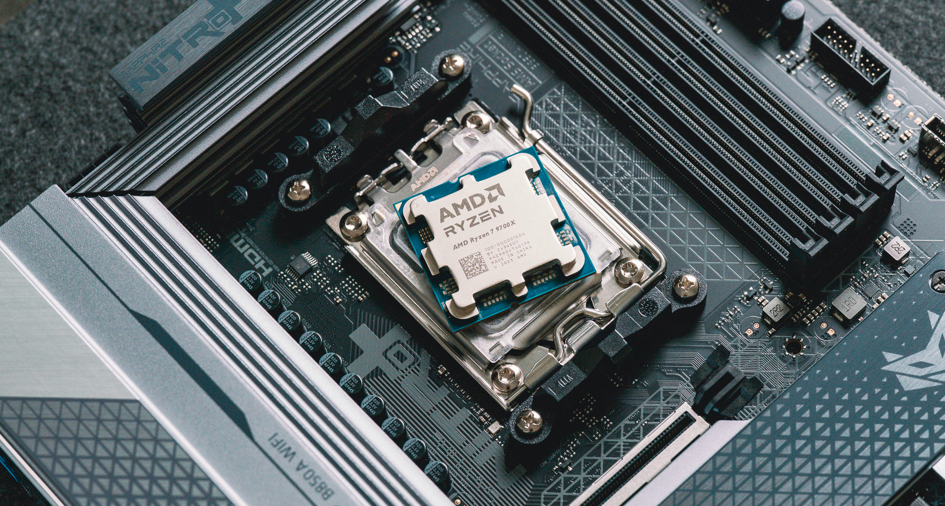全金屬外殼 AMD大板之選 藍寶石NiTRO氮動B850A主板裝機評測