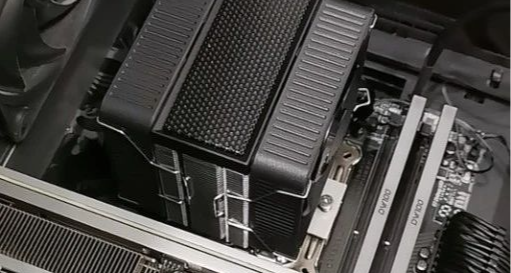【評測】60塊、135mm、單塔雙風扇，能壓235W？九鯊JF150RS