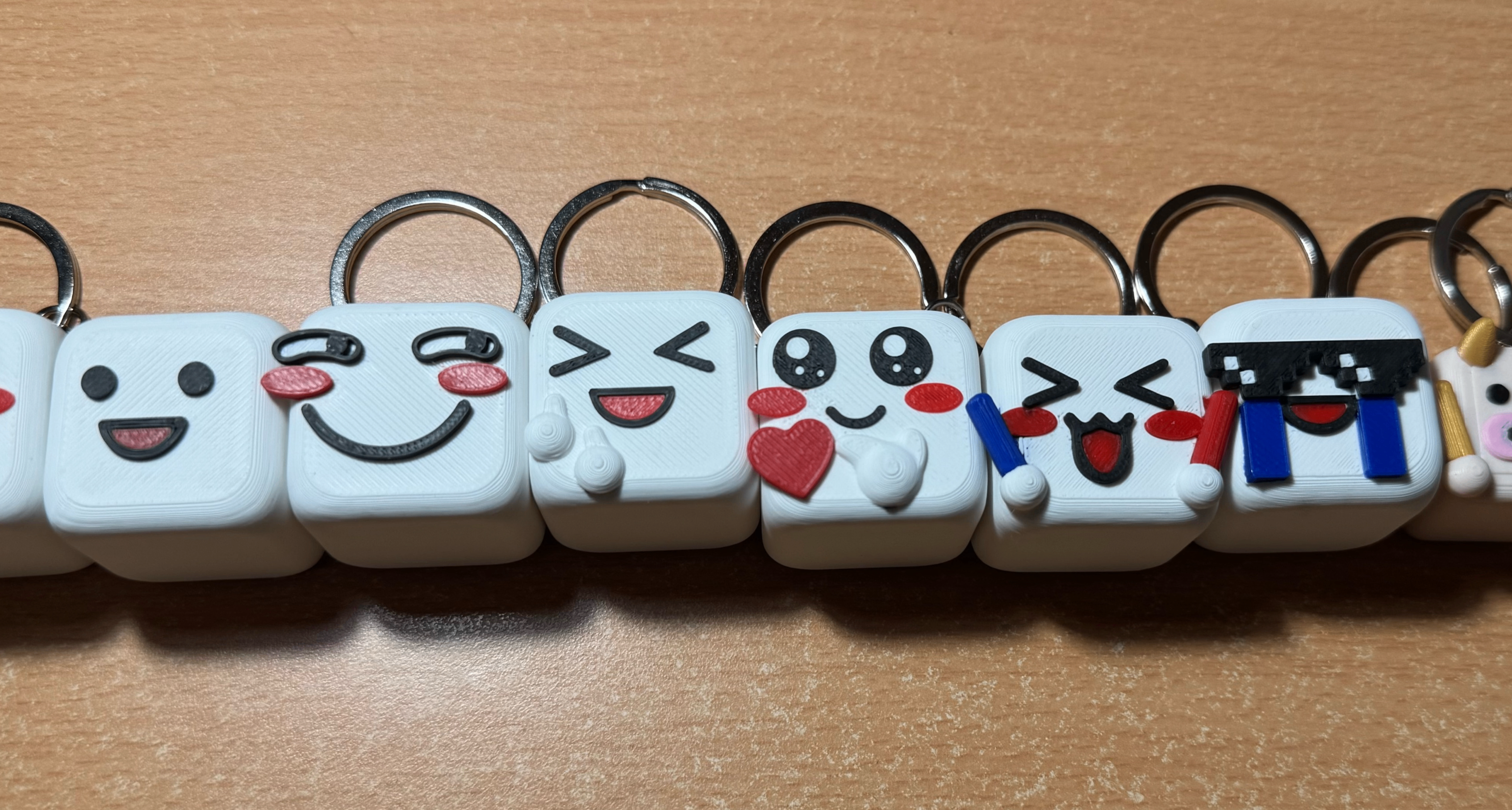 如何手搓黑盒表情立方体