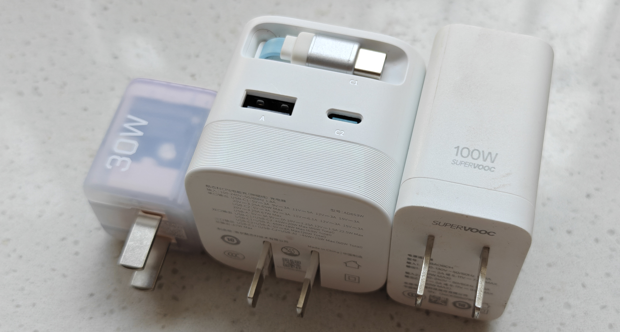可拆卸電池沒回歸，但自帶線充電器卻迴歸！這就是酷態科科研？