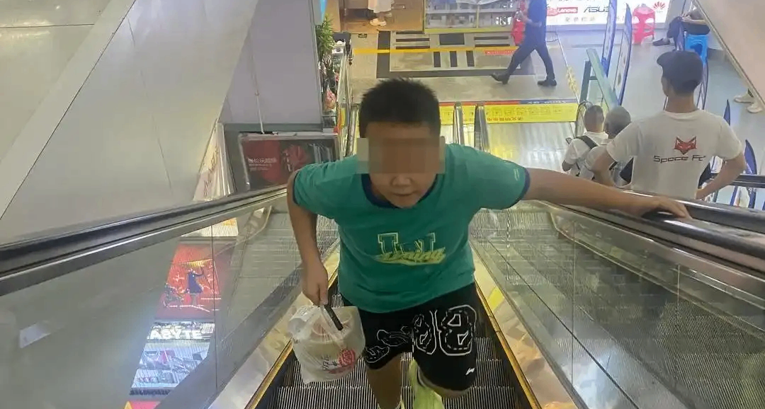 日入过百！深圳华强北 “小孩哥” 外卖代送潮，家长：锻炼孩子