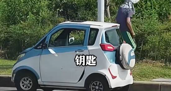 湖北大媽私接紅綠燈電源爲老頭樂充電：我 60 多歲了，不懂這些