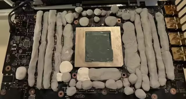 强改电阻解锁RTX 5090，高手玩家默认散热超频达3DMark跑分第九名