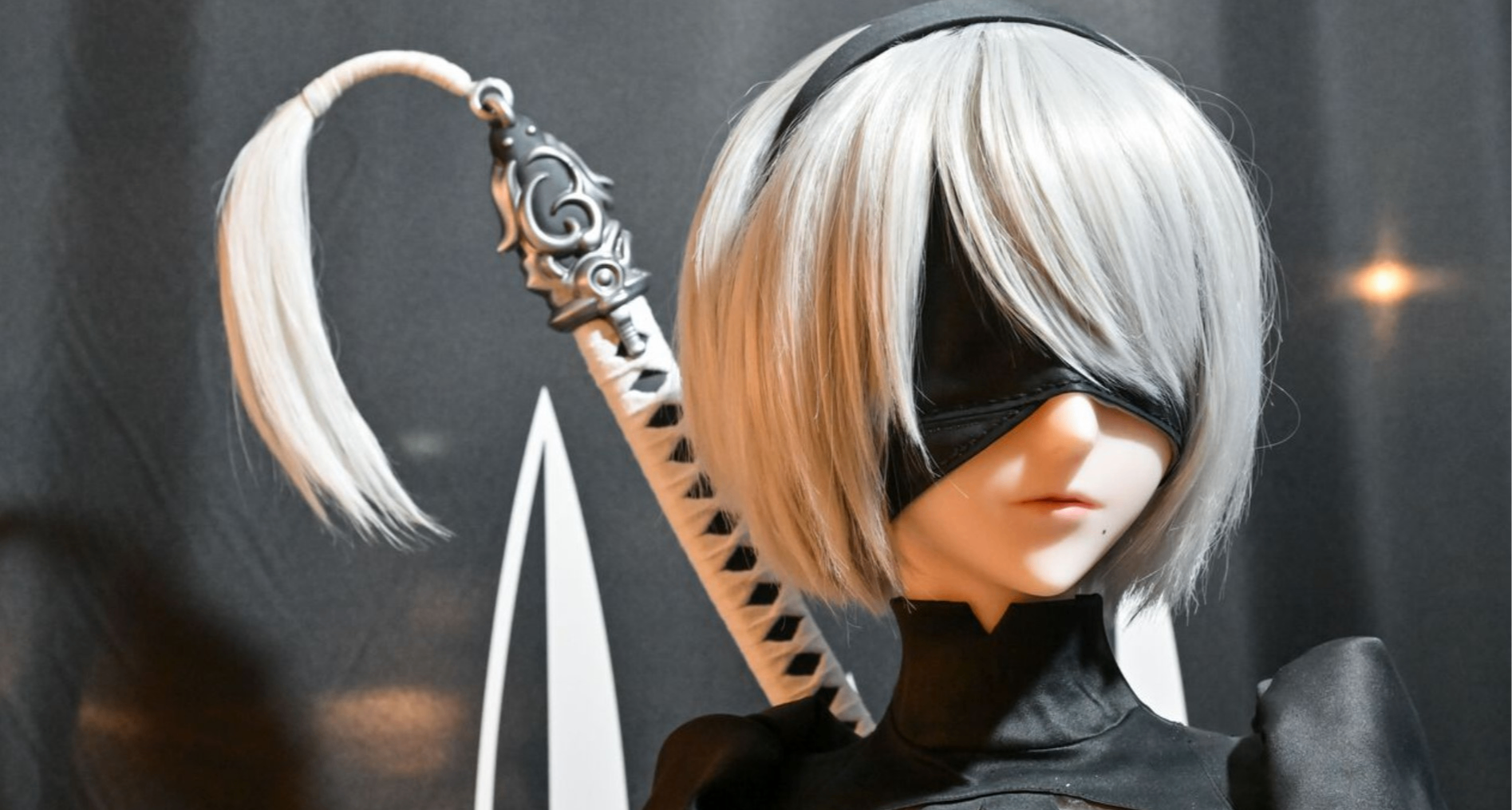 【2B】真人大小人偶/雕像亮相《尼爾》系列15週年紀念展